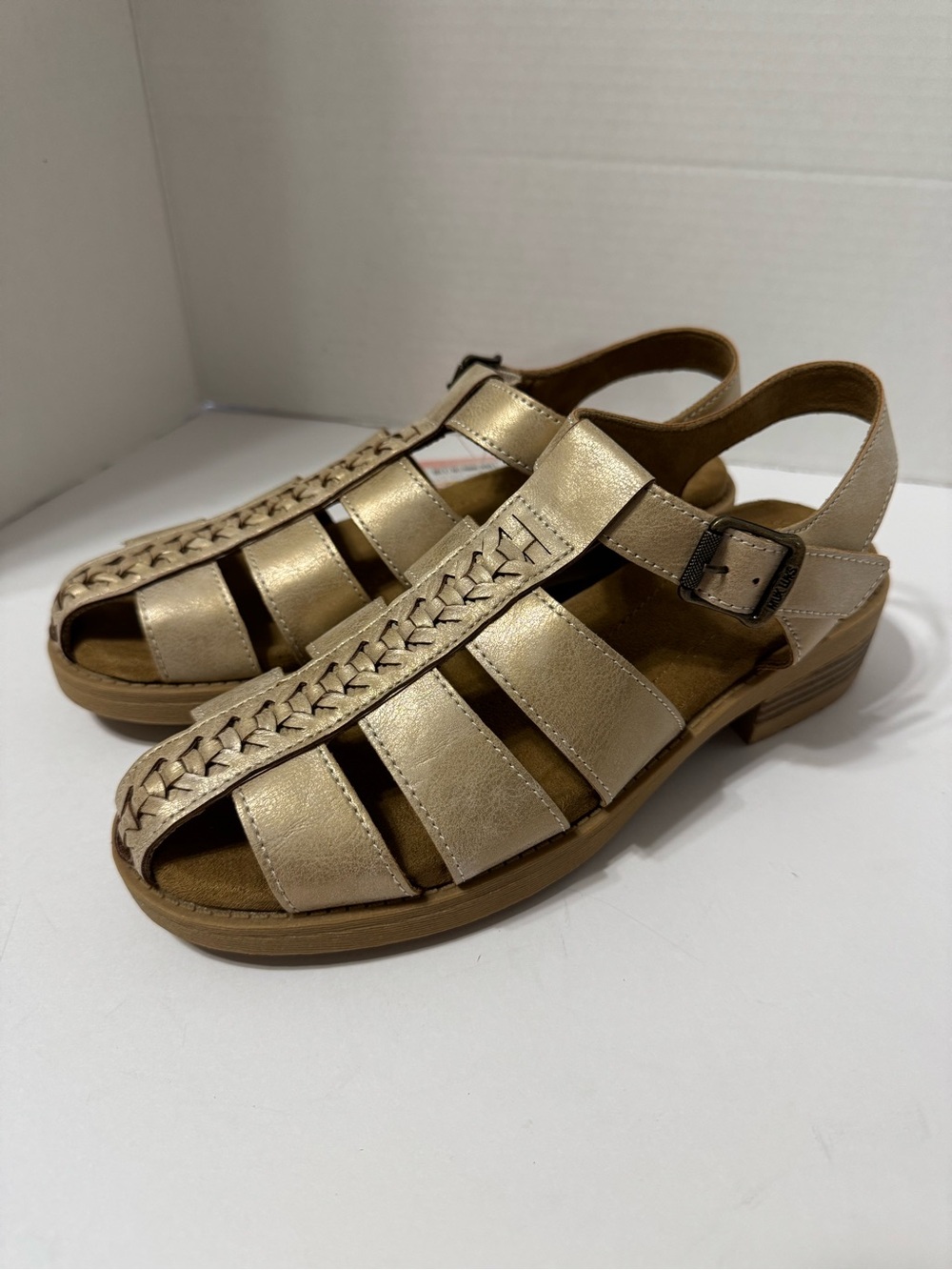 Muk Luks Women’s Vanilla Fisherman Sandal